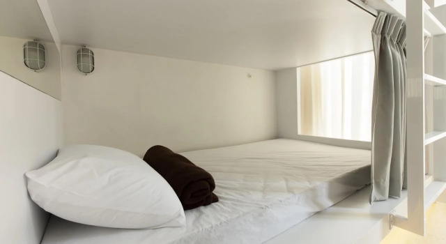Impd Hostel((ไอเอ็มพีดี) อิมเพรส โฮสเทล), Забронировать Отель Отели Бангкока с парковкой, рядом с Станция наземного метро Krung Thon Buri, Парковка