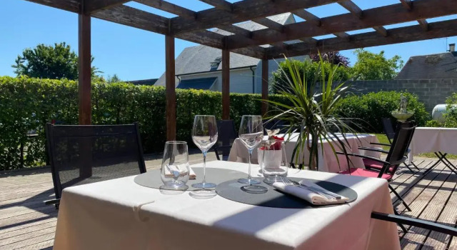 Номер Deluxe Logis Hôtel Restaurant SPA Le Tosny