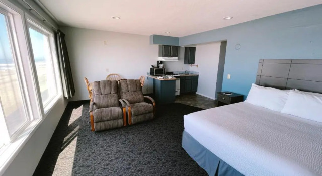 Четырёхместный номер Standard The Sandcastle Beachfront Hotel
