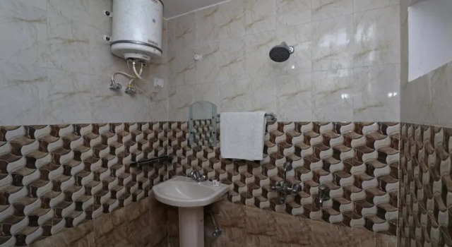 Travellers Homes By OYO Rooms, Забронировать Отель Гомти Нагар 