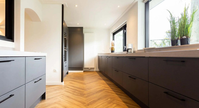 Holiday home with sauna and two hottubs, in a holiday park near the Veluwe, Rezerwuj Hotel Ede Veluwe