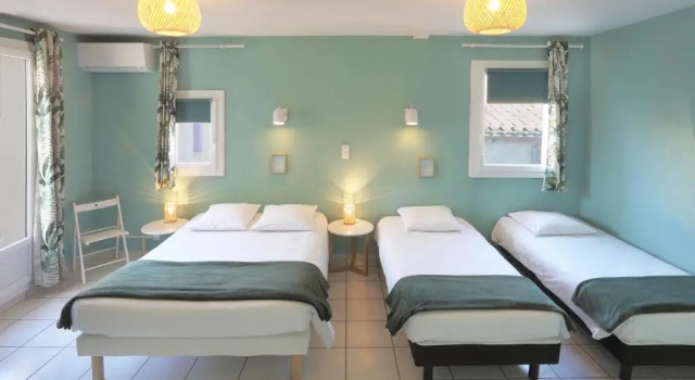 Четырёхместный номер Standard LAptois Hôtel - Centre Ville - Local Vélos