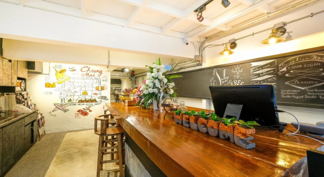 Salee Hostel, Забронировать Хостел Отели Чиангмай с парковкой, рядом с Wat Srisupan, Парковка