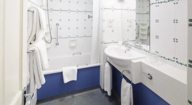 Трёхместный номер Standard Merton Hotel