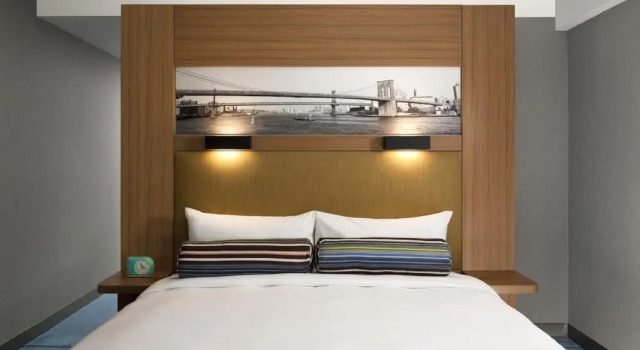 Двухместный люкс Aloft by Marriott New York Brooklyn