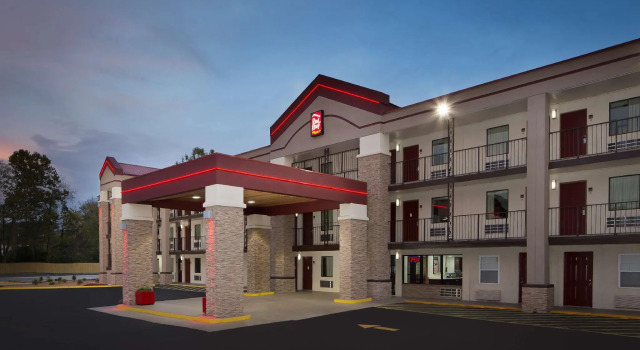 Red Roof Inn PLUS+ Birmingham East - Irondale/Airport, Prenota Hotel Hotel a Alabama con piscina, Piscina