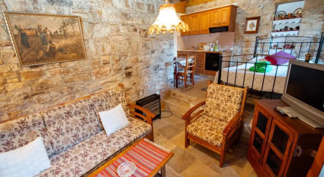 Студия Constantias stone houses