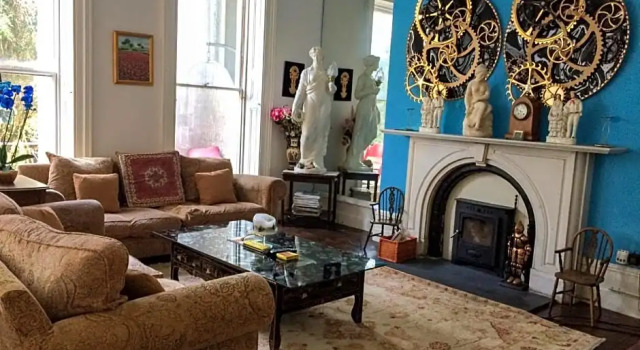 Huge Edwardian room with 2 balconies