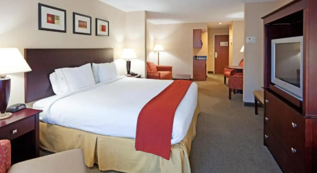 Двухместный люкс c 1 комнатой Holiday Inn Express Hotel & Suites Freeport by IHG