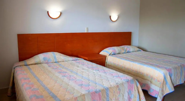 Hotel Contry, Забронировать Отель Отели Линареса с парковкой, Парковка
