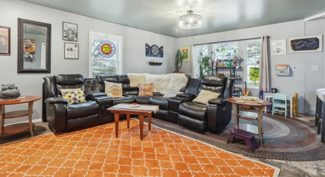Charming Union Home w/ Backyard, Fire Pit!, Réserver Hôtel Union Ohio