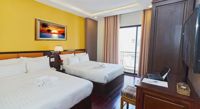 Четырёхместный номер Standard с балконом Aladin Hotel