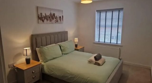 House - Sleeps 8 - Parking - Garden, Varaa Lomakoti Mökit kohteessa Merseyside, Mökki
