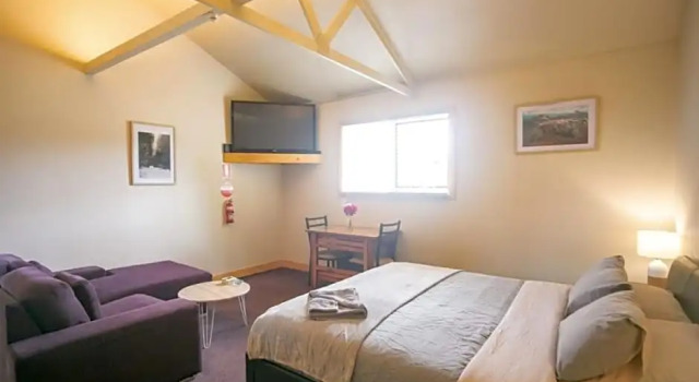 3 Hills at The Good Place, Book Hotel Staverton Tasmania