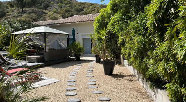 Коттедж Villa en Provence, Spa & piscine, pour 9 personnes- Gîtes les Estelles