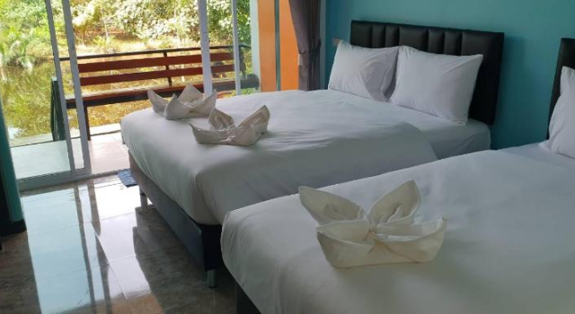 Thipburee Riverside Hotel