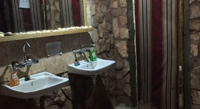 Bett im Wohnheim Bedouin Host Camp