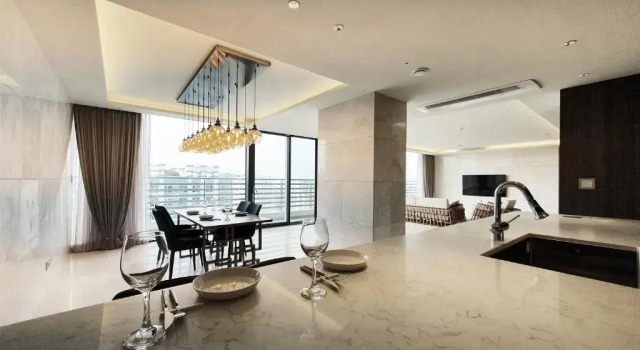 Suite Real UH FLAT Signature DAEGU