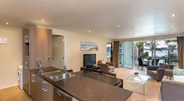 Апартаменты с 2 комнатами с видом на океан Edgewater Palms Apartments