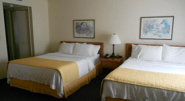 Четырёхместный Studio Suite Executive Пентхаус Hawthorn Extended Stay by Wyndham Green Bay