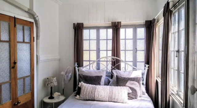 Lake Weyba Noosa Lodge & Kangaroos, Book Hotel Peregian Beach Noosa