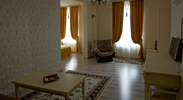 Villa Paris, Book Villa Villaer i Hisarja, Villa