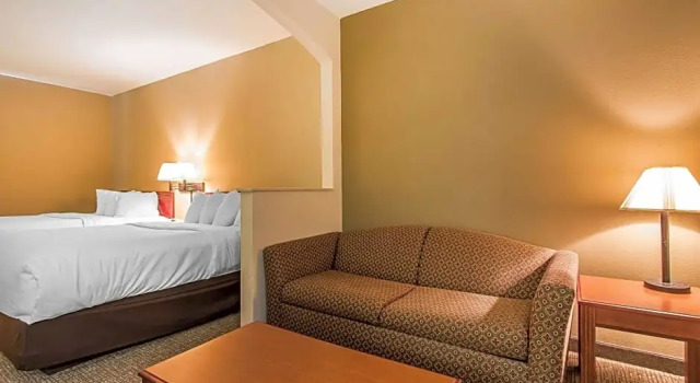Четырёхместный номер Standard Quality Suites New Iberia