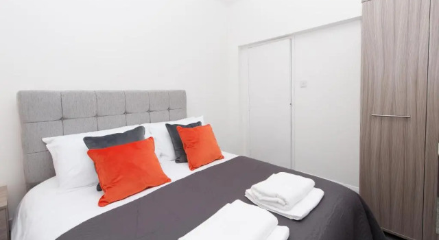 Two bed ground floor apartment, sleeps six, free parking and high speed Wifi, Book Lejlighed Lejligheder i Ramsgate, Lejlighed