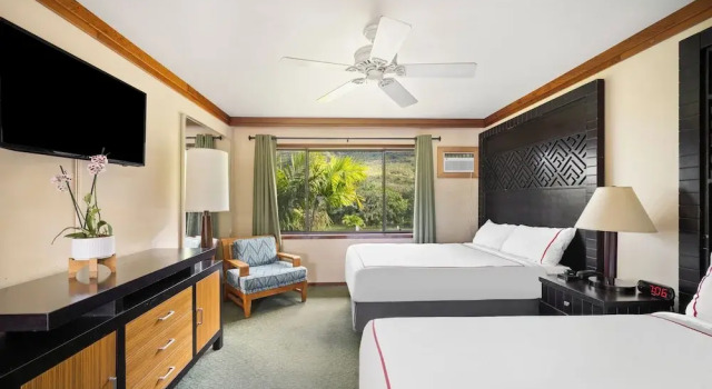 Четырёхместный номер Standard с балконом Kauai Inn