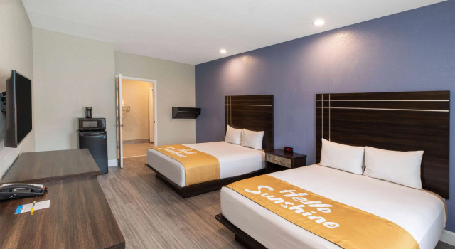 Days Inn & Suites by Wyndham La Porte