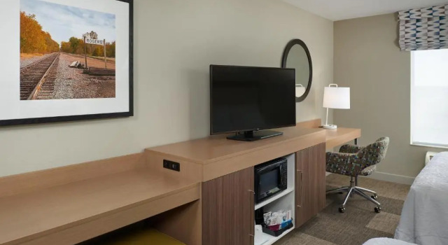 Четырёхместный люкс Hampton Inn & Suites Rogers