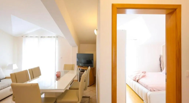 Апартаменты с видом на бассейн Apartments Tony