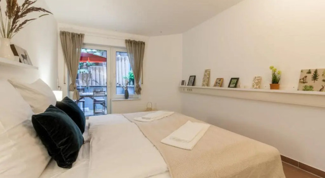 Schöne, ruhige Souterrainwohnung mit eigener Terrasse, Забронировать Отель Эттлинген Landkreis Karlsruhe