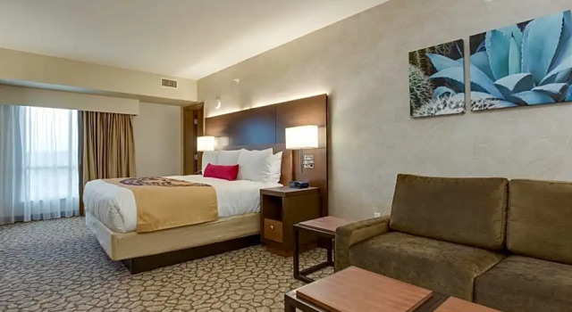 Полулюкс Cliff Castle Casino Hotel