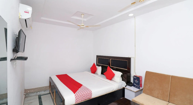 OYO Flagship 23207 Hotel Raj Shree