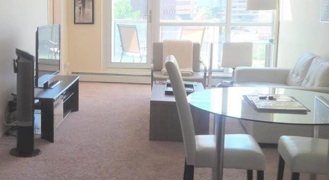 5 Calgary Downtown (2Bdr Suite, Забронировать Отель Отели Калгари 3 звезды, рядом с 7th Street C Train, 3*