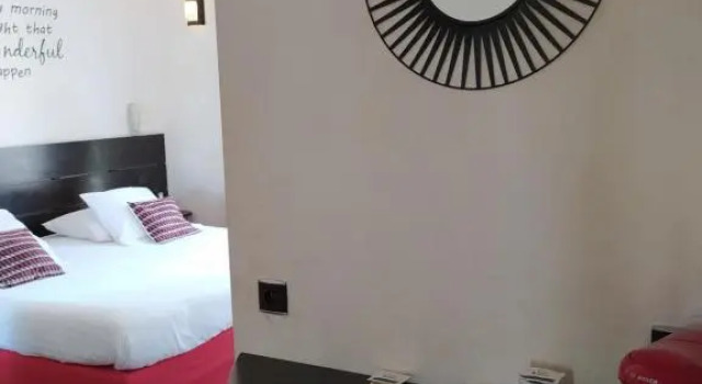 Номер Standard Logis Hôtel Synaya