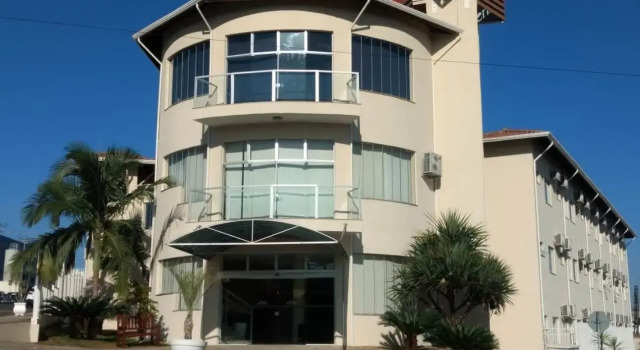 Ferian Plaza Hotel, Забронировать Отель Итапира штат Сан-Паулу