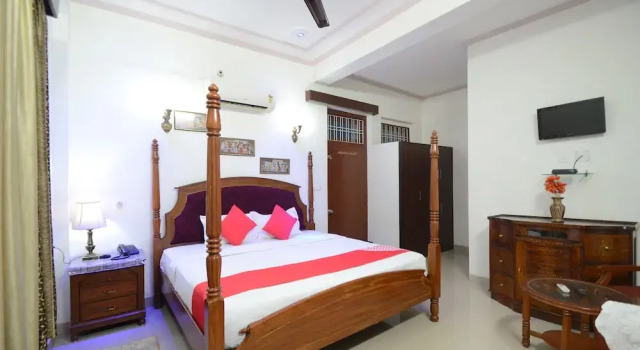 OYO 19035 Hotel Satkar