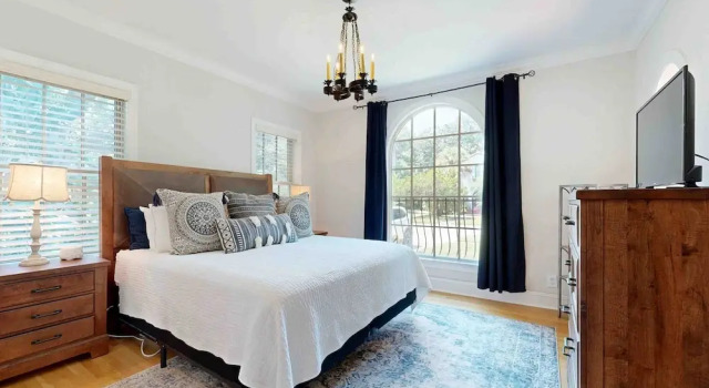 Charming Spanish-style Home in the Heart of Davis Shores, Book Feriehus Villaer i Florida, Villa