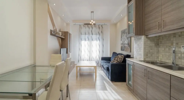 Kountouriotou New Quiet and Central Apt, Забронировать Отель Афины Острова Саронического залива - Аттика, рядом с Станция метро Syngrou/Fix