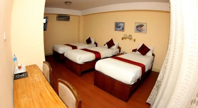 Трёхместный номер Deluxe с балконом Hotel Pilgrims Pvt. Ltd.