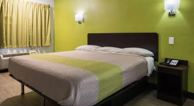 Четырёхместный номер Deluxe Motel 6 Irving - Loop 12