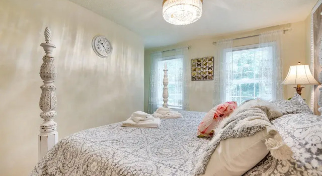 Коттедж Hot Tub, Game Room & Fire Pit: Pocono Summit Home!