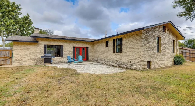 Коттедж < 1 Mi to Dtwn: Home w/ Fenced Yard in Boerne!