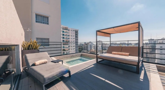Апартаменты Breakfast Included at Regatta Living 605