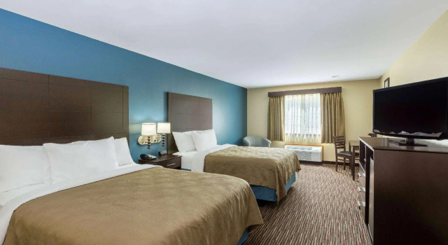 Четырёхместный номер Standard AmericInn by Wyndham Jefferson