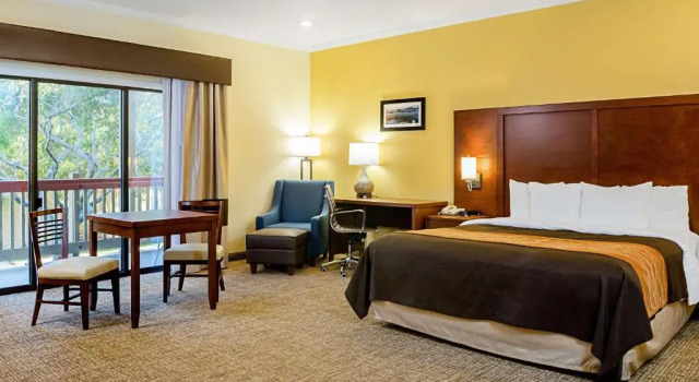 Люкс Comfort Inn Monterey Peninsula Airport