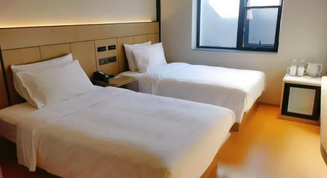 JI Hotel Beijing Qianmen Courtyard, Забронировать Отель Дунчэн Пекин, рядом с Улица Цяньмэнь