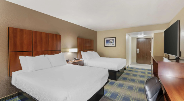 Четырёхместный номер Standard с частичным видом Best Western Plus Heritage Inn Ontario Rancho Cucamonga